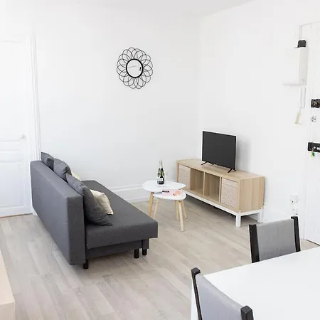 Le 29 - Emplacement Ideal Pour Ce T2 Epernay Exterior photo